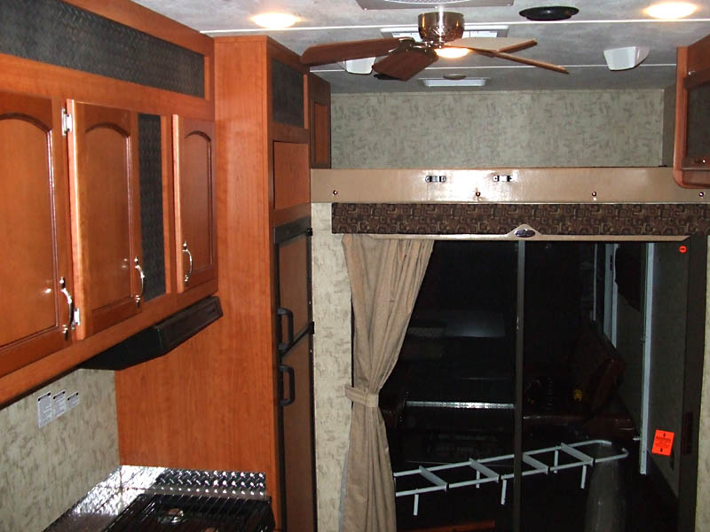 Wolf Pack Toy Hauler 306WP picture 306WP_01.jpg