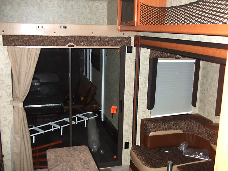 Wolf Pack Toy Hauler 306WP picture 306WP_02.jpg