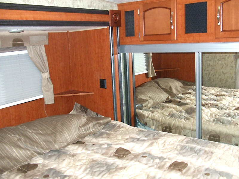 Wolf Pack Toy Hauler 306WP picture 306WP_05.jpg