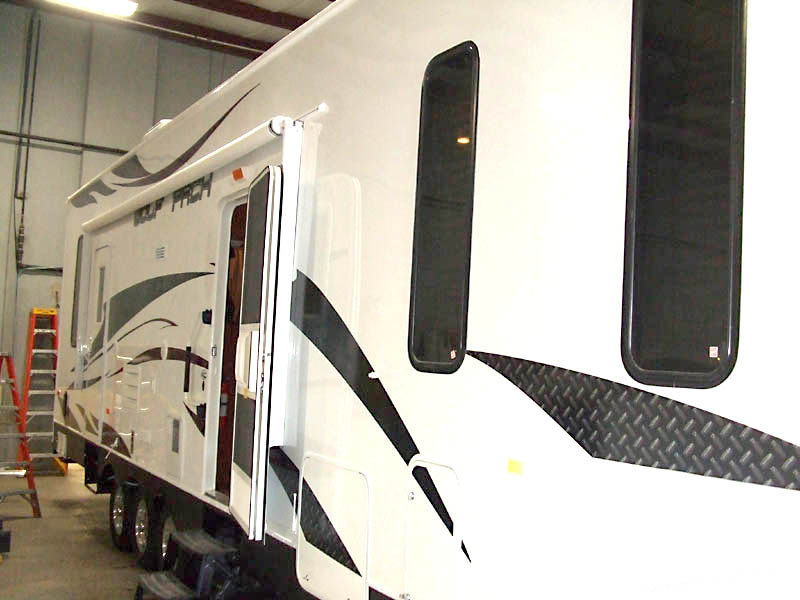 Wolf Pack Toy Hauler 306WP picture 306WP_06.jpg