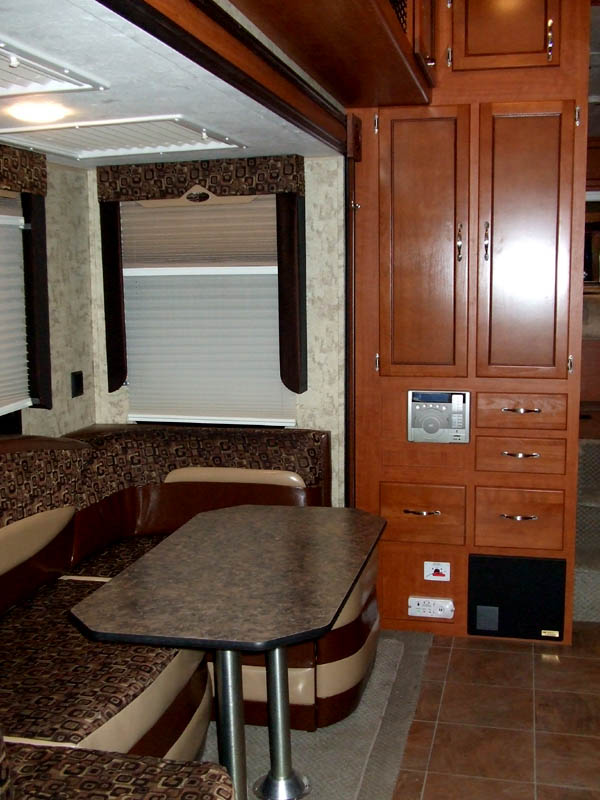 Wolf Pack Toy Hauler 306WP picture 306WP_07.jpg
