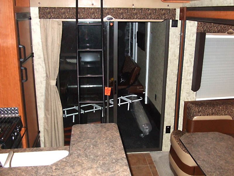 Wolf Pack Toy Hauler 306WP picture 306WP_09.jpg