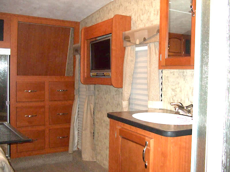Wolf Pack Toy Hauler 306WP picture 306WP_20.jpg
